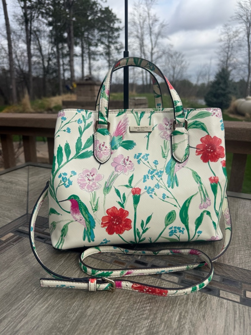 EUC Kate Spade Laurel Way Evangelie limited-edition
Hummingbird Floral Bag